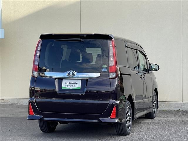 ノア Ｓｉ　４ＷＤ　フルセグ　メモリーナビ　ＤＶＤ再生　バックカメラ　ＥＴＣ　電動スライドドア　ＬＥＤヘッドランプ　乗車定員７人　３列シート　ワンオーナー　記録簿　アイドリングストップ（3枚目）