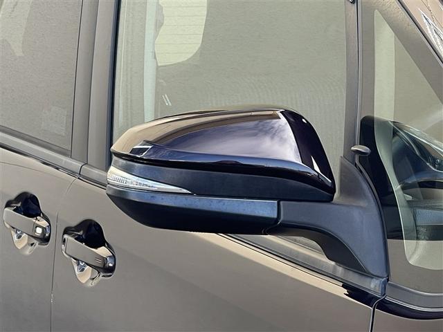 ノア Ｓｉ　４ＷＤ　フルセグ　メモリーナビ　ＤＶＤ再生　バックカメラ　ＥＴＣ　電動スライドドア　ＬＥＤヘッドランプ　乗車定員７人　３列シート　ワンオーナー　記録簿　アイドリングストップ（6枚目）