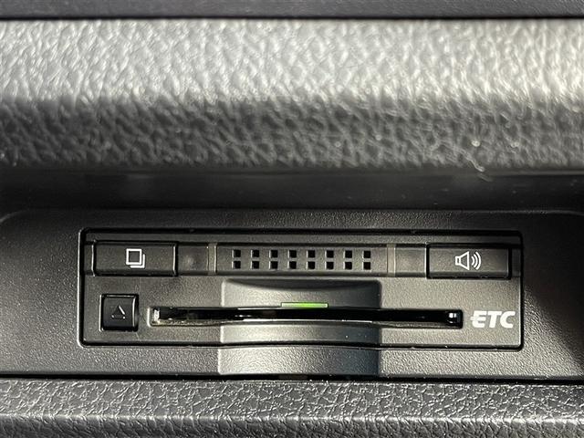 ノア Ｓｉ　４ＷＤ　フルセグ　メモリーナビ　ＤＶＤ再生　バックカメラ　ＥＴＣ　電動スライドドア　ＬＥＤヘッドランプ　乗車定員７人　３列シート　ワンオーナー　記録簿　アイドリングストップ（18枚目）