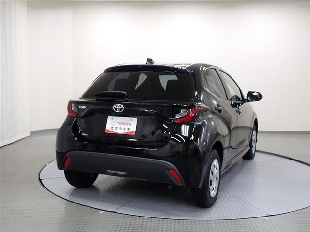 ヤリス Ｘ　４ＷＤ　メモリーナビ　バックカメラ　衝突被害軽減システム　ＥＴＣ（4枚目）