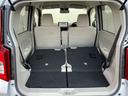 リヤシートを倒すと長い物も積めます。