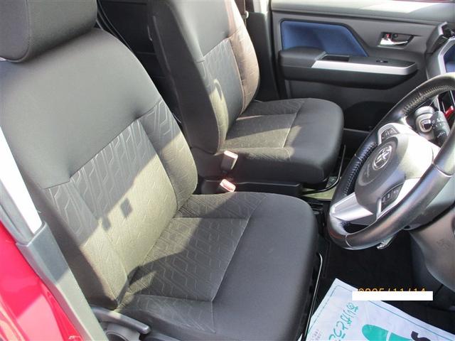 高いホールド性で運転姿勢が安定します。長距離ドライブでも疲れにくいのが魅力です。快適なドライビングライフをお送りください♪