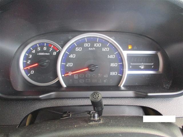 とっても見やすいメーターです。夜間時はラグジュアリーな気分にさせてくれる照明が魅力ですので、夜のドライブも楽しみになりますよ♪