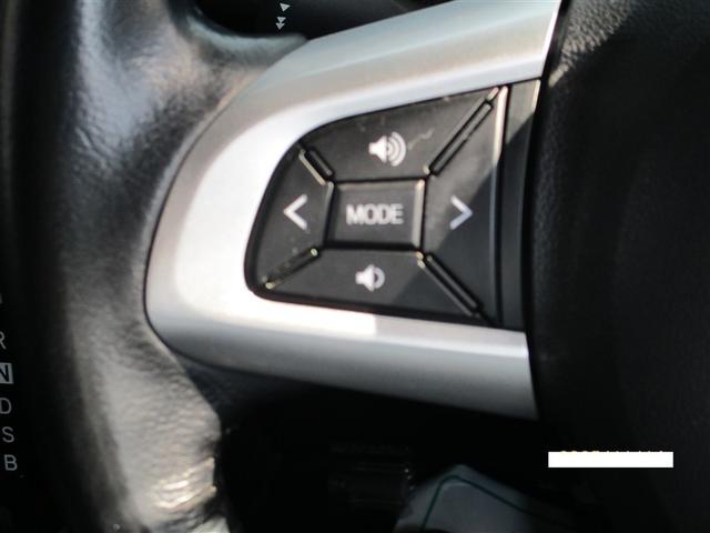 ステアリングスイッチ付き。前方から目を離すことなく操作することが可能です。