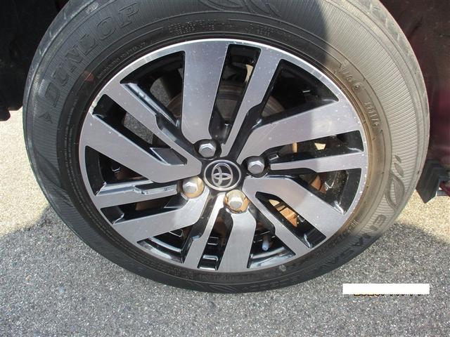 スポーティな印象を与える純正ホイールです。どこまでも走っていきたくなるようなデザインですね♪