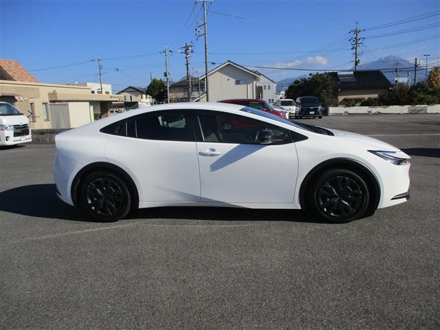 プリウス Ｘ　４ＷＤ　フルセグ　メモリーナビ　ＤＶＤ再生　バックカメラ　衝突被害軽減システム　ＥＴＣ　ドラレコ　ＬＥＤヘッドランプ　ワンオーナー　記録簿（4枚目）