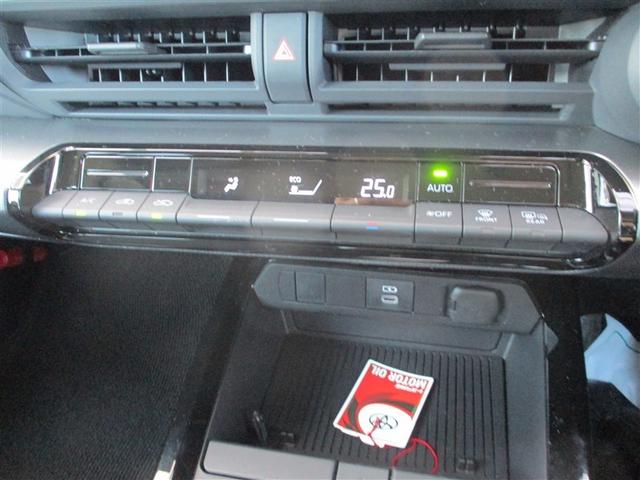 プリウス Ｘ　４ＷＤ　フルセグ　メモリーナビ　ＤＶＤ再生　バックカメラ　衝突被害軽減システム　ＥＴＣ　ドラレコ　ＬＥＤヘッドランプ　ワンオーナー　記録簿（17枚目）