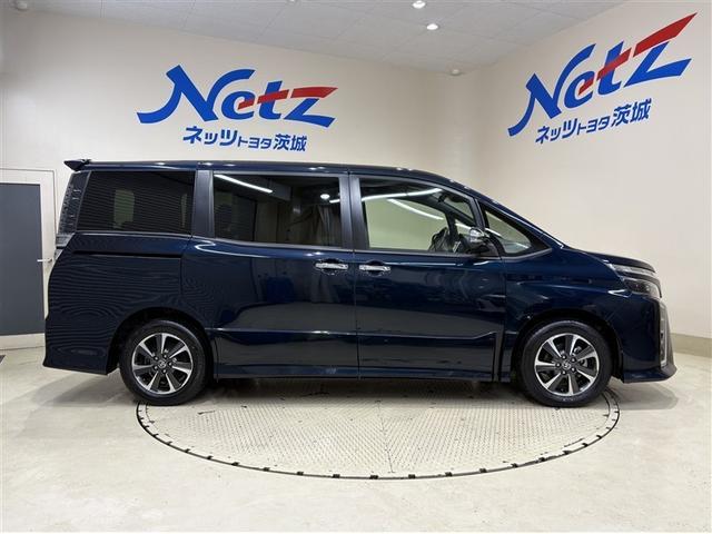 ヴォクシー ＺＳ　煌ＩＩ　９型純正ナビ　フルセグＴＶ　ブルートゥース　ＤＶＤ再生　後席モニター　リヤカメラ　ＥＴＣ　スマートキー　オートエアコン　クルーズコントロール　ＬＥＤライト　両側電動ドア　セーフティセンス　アルミ（8枚目）