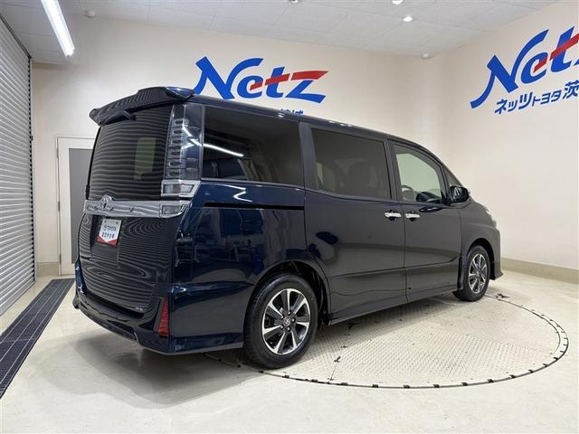 ヴォクシー ＺＳ　煌ＩＩ　９型純正ナビ　フルセグＴＶ　ブルートゥース　ＤＶＤ再生　後席モニター　リヤカメラ　ＥＴＣ　スマートキー　オートエアコン　クルーズコントロール　ＬＥＤライト　両側電動ドア　セーフティセンス　アルミ（9枚目）