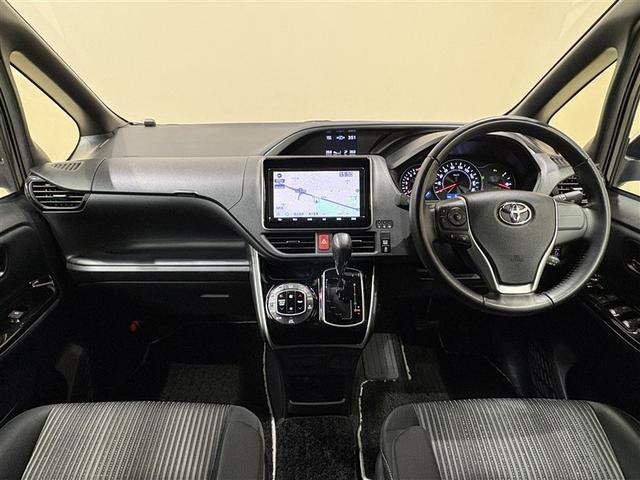 ヴォクシー ＺＳ　煌ＩＩ　９型純正ナビ　フルセグＴＶ　ブルートゥース　ＤＶＤ再生　後席モニター　リヤカメラ　ＥＴＣ　スマートキー　オートエアコン　クルーズコントロール　ＬＥＤライト　両側電動ドア　セーフティセンス　アルミ（13枚目）