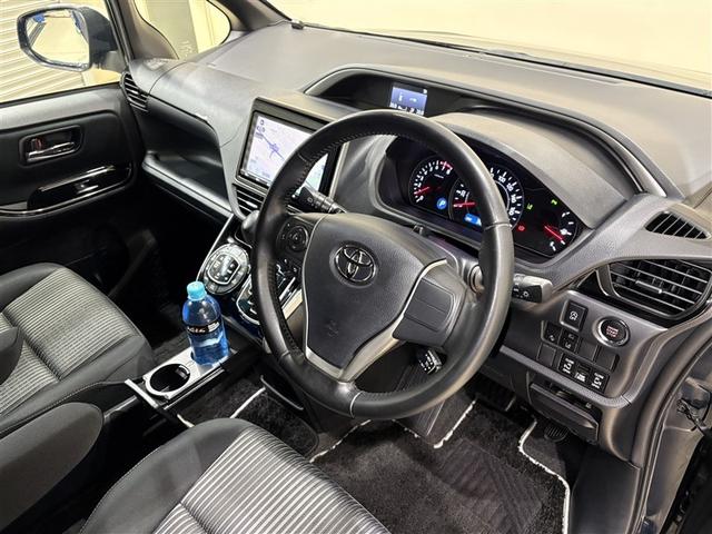 ヴォクシー ＺＳ　煌ＩＩ　９型純正ナビ　フルセグＴＶ　ブルートゥース　ＤＶＤ再生　後席モニター　リヤカメラ　ＥＴＣ　スマートキー　オートエアコン　クルーズコントロール　ＬＥＤライト　両側電動ドア　セーフティセンス　アルミ（27枚目）