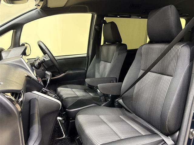 ヴォクシー ＺＳ　煌ＩＩ　９型純正ナビ　フルセグＴＶ　ブルートゥース　ＤＶＤ再生　後席モニター　リヤカメラ　ＥＴＣ　スマートキー　オートエアコン　クルーズコントロール　ＬＥＤライト　両側電動ドア　セーフティセンス　アルミ（28枚目）