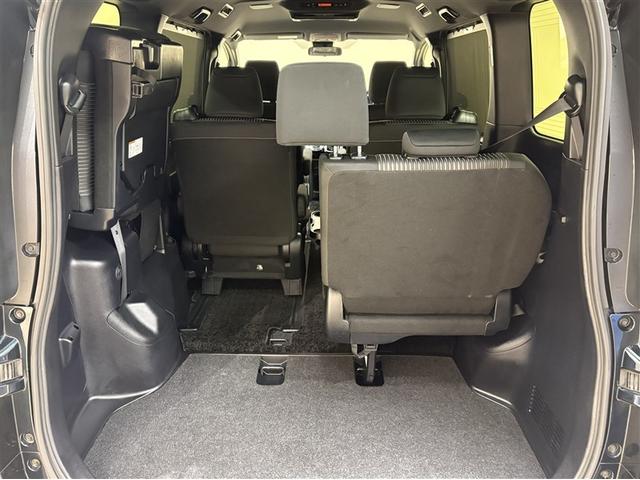 ヴォクシー ＺＳ　煌ＩＩ　９型純正ナビ　フルセグＴＶ　ブルートゥース　ＤＶＤ再生　後席モニター　リヤカメラ　ＥＴＣ　スマートキー　オートエアコン　クルーズコントロール　ＬＥＤライト　両側電動ドア　セーフティセンス　アルミ（32枚目）