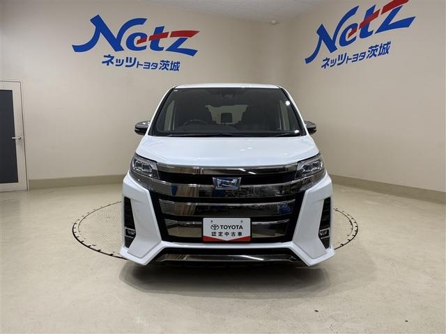 ノア ハイブリッドＳｉ　ダブルバイビーＩＩＩ　９型純正ナビ　フルセグＴＶ　ブルートゥース　ＤＶＤ再生　後席モニター　リヤカメラ　ＥＴＣ　スマートキー　シートヒーター　クルーズコントロール　ＬＥＤライト　両側電動ドア　セーフティセンス　アルミ（6枚目）