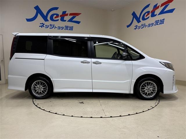 ノア ハイブリッドＳｉ　ダブルバイビーＩＩＩ　９型純正ナビ　フルセグＴＶ　ブルートゥース　ＤＶＤ再生　後席モニター　リヤカメラ　ＥＴＣ　スマートキー　シートヒーター　クルーズコントロール　ＬＥＤライト　両側電動ドア　セーフティセンス　アルミ（8枚目）