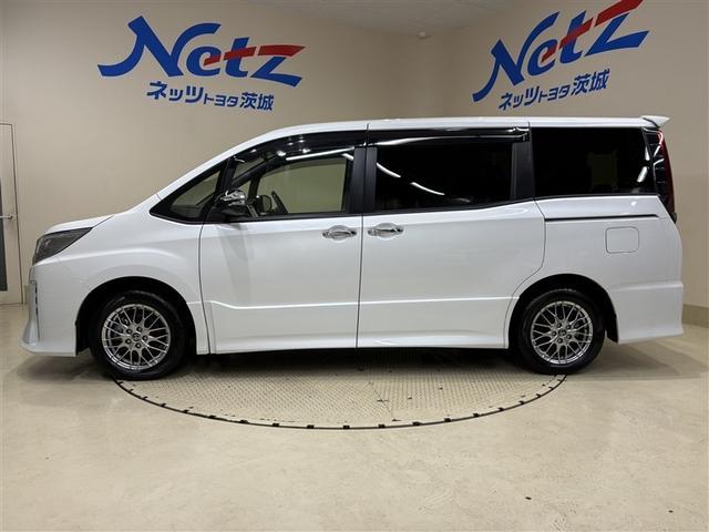 ノア ハイブリッドＳｉ　ダブルバイビーＩＩＩ　９型純正ナビ　フルセグＴＶ　ブルートゥース　ＤＶＤ再生　後席モニター　リヤカメラ　ＥＴＣ　スマートキー　シートヒーター　クルーズコントロール　ＬＥＤライト　両側電動ドア　セーフティセンス　アルミ（11枚目）