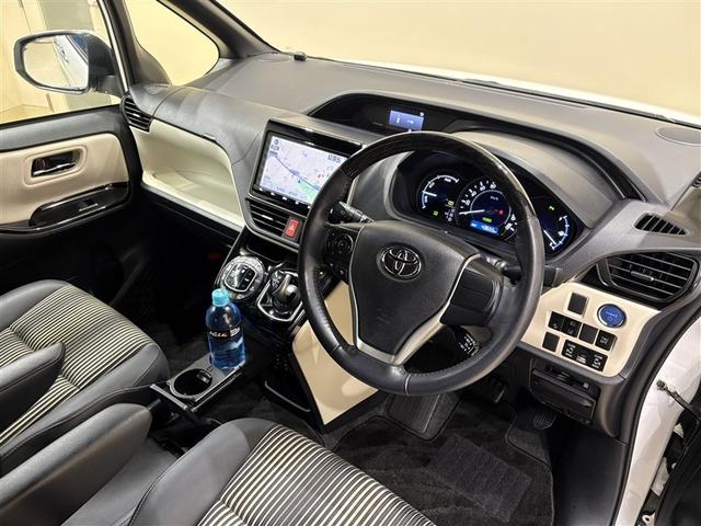 ノア ハイブリッドＳｉ　ダブルバイビーＩＩＩ　９型純正ナビ　フルセグＴＶ　ブルートゥース　ＤＶＤ再生　後席モニター　リヤカメラ　ＥＴＣ　スマートキー　シートヒーター　クルーズコントロール　ＬＥＤライト　両側電動ドア　セーフティセンス　アルミ（27枚目）