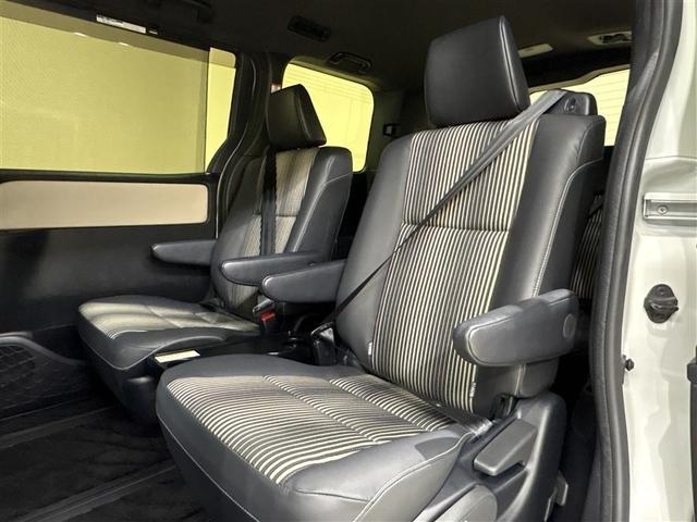 ノア ハイブリッドＳｉ　ダブルバイビーＩＩＩ　９型純正ナビ　フルセグＴＶ　ブルートゥース　ＤＶＤ再生　後席モニター　リヤカメラ　ＥＴＣ　スマートキー　シートヒーター　クルーズコントロール　ＬＥＤライト　両側電動ドア　セーフティセンス　アルミ（31枚目）