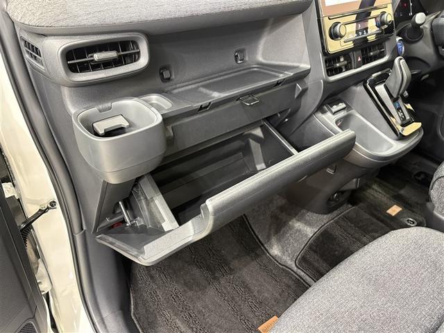 シエンタ ハイブリッドＺ　ディスプレイオーディオナビ　フルセグＴＶ　ブルートゥース　リヤカメラ　ＥＴＣ　ドライブレコーダー　スマートキー　オートエアコン　クルーズコントロール　ＬＥＤライト　両側電動ドア　セーフティセンス（28枚目）