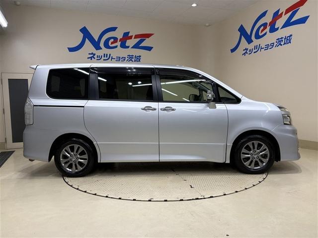 ヴォクシー ＺＳ　煌　両側パワースライドＤ　エアバック　セキュリティ　助手席エアバック　定期点検記録簿　インテリキー　寒冷地仕様　ダブルエアコン　エアコン　パワーステアリング　ナビＴＶ　パワーウィンドウ　ＨＤＤナビ　ＡＢＳ（7枚目）