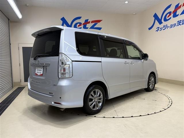 ヴォクシー ＺＳ　煌　両側パワースライドＤ　エアバック　セキュリティ　助手席エアバック　定期点検記録簿　インテリキー　寒冷地仕様　ダブルエアコン　エアコン　パワーステアリング　ナビＴＶ　パワーウィンドウ　ＨＤＤナビ　ＡＢＳ（8枚目）