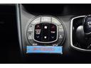 運転席と助手席で温度設定可能なデュアルモードオートエアコン装備。左右独立して自動で温度を調整して快適空間を保ちます。