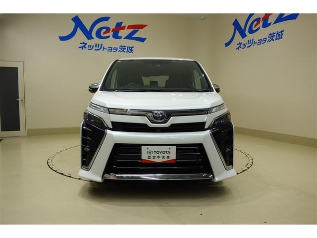 ヴォクシー ＺＳ　煌ＩＩＩ　９型純正ナビ　フルセグＴＶ　ブルートゥース　ＤＶＤ再生　後席モニター　リヤカメラ　ＥＴＣ　スマートキー　オートエアコン　クルーズコントロール　ＬＥＤライト　両側電動ドア　セーフティセンス　アルミ（4枚目）