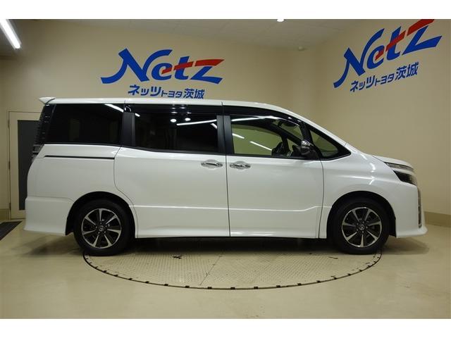 ヴォクシー ＺＳ　煌ＩＩＩ　９型純正ナビ　フルセグＴＶ　ブルートゥース　ＤＶＤ再生　後席モニター　リヤカメラ　ＥＴＣ　スマートキー　オートエアコン　クルーズコントロール　ＬＥＤライト　両側電動ドア　セーフティセンス　アルミ（6枚目）