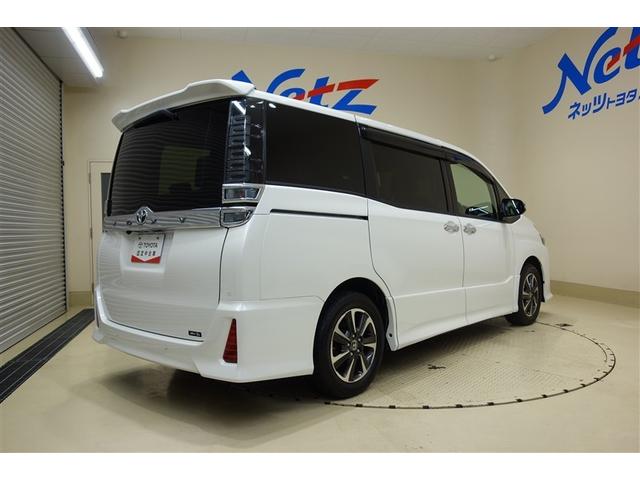 ヴォクシー ＺＳ　煌ＩＩＩ　９型純正ナビ　フルセグＴＶ　ブルートゥース　ＤＶＤ再生　後席モニター　リヤカメラ　ＥＴＣ　スマートキー　オートエアコン　クルーズコントロール　ＬＥＤライト　両側電動ドア　セーフティセンス　アルミ（7枚目）