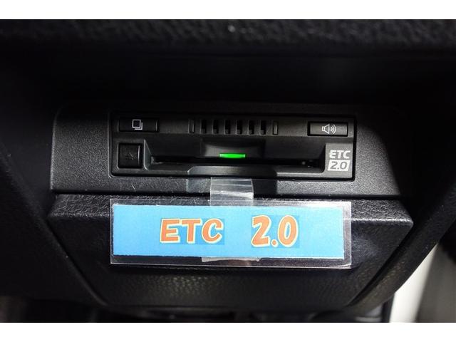 ヴォクシー ＺＳ　煌ＩＩＩ　９型純正ナビ　フルセグＴＶ　ブルートゥース　ＤＶＤ再生　後席モニター　リヤカメラ　ＥＴＣ　スマートキー　オートエアコン　クルーズコントロール　ＬＥＤライト　両側電動ドア　セーフティセンス　アルミ（17枚目）