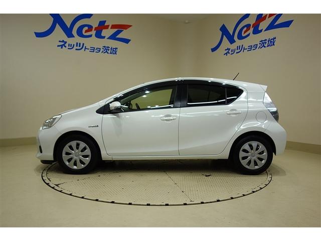 アクア Ｓ　純正ナビ　フルセグＴＶ　ブルートゥース　リヤカメラ　ＥＴＣ　スマートキー＆プッシュスタート　オートエアコン　デュアルエアバッグ　パワーステアリング　パワーウィンドウ　パンク修理キット　ロングラン保証（10枚目）