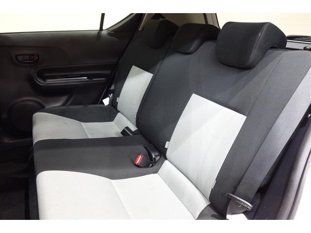 アクア Ｓ　純正ナビ　フルセグＴＶ　ブルートゥース　リヤカメラ　ＥＴＣ　スマートキー＆プッシュスタート　オートエアコン　デュアルエアバッグ　パワーステアリング　パワーウィンドウ　パンク修理キット　ロングラン保証（22枚目）