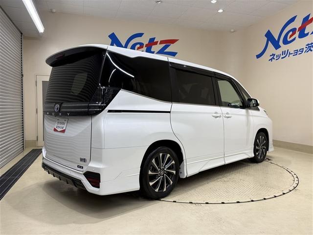 ヴォクシー ハイブリッドＳ－Ｚ　パワーウィンドウ　ＤＶＤ再生機能　インテリキー　横滑防止装置　地デジＴＶ　アクティブクルーズコントロール　１オナ　フルオートエアコン　リアカメラ　エアバッグ　ＡＢＳ　１００Ｖ充電　ナビＴＶ　ＷＡＣ（9枚目）