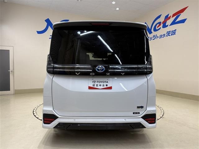 ヴォクシー ハイブリッドＳ－Ｚ　パワーウィンドウ　ＤＶＤ再生機能　インテリキー　横滑防止装置　地デジＴＶ　アクティブクルーズコントロール　１オナ　フルオートエアコン　リアカメラ　エアバッグ　ＡＢＳ　１００Ｖ充電　ナビＴＶ　ＷＡＣ（10枚目）