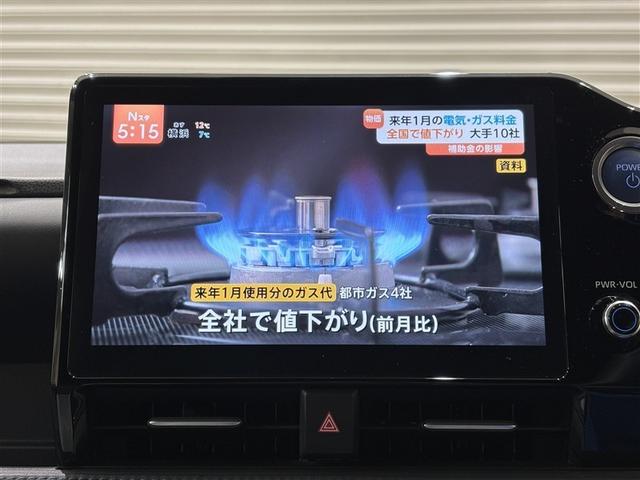 ヴォクシー ハイブリッドＳ－Ｚ　パワーウィンドウ　ＤＶＤ再生機能　インテリキー　横滑防止装置　地デジＴＶ　アクティブクルーズコントロール　１オナ　フルオートエアコン　リアカメラ　エアバッグ　ＡＢＳ　１００Ｖ充電　ナビＴＶ　ＷＡＣ（14枚目）