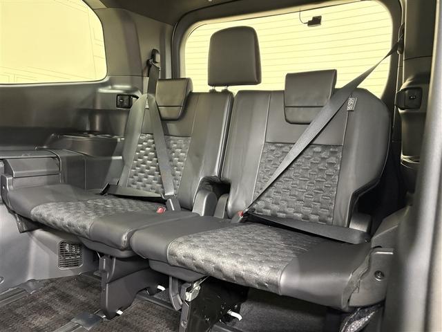 ヴォクシー ハイブリッドＳ－Ｚ　パワーウィンドウ　ＤＶＤ再生機能　インテリキー　横滑防止装置　地デジＴＶ　アクティブクルーズコントロール　１オナ　フルオートエアコン　リアカメラ　エアバッグ　ＡＢＳ　１００Ｖ充電　ナビＴＶ　ＷＡＣ（30枚目）