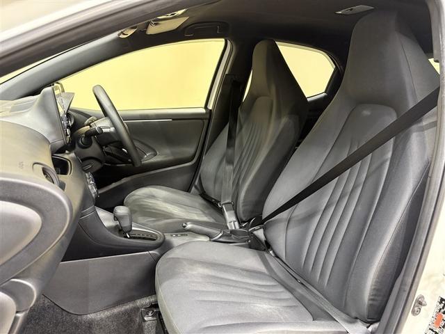 ヤリス Ｘ　ＰＣＳ　スマートキーシステム　横滑り防止装置付き　記録簿有　ワイヤレスキー　盗難防止　サイドエアバック　エアコン　Ｗエアバッグ　パワーウインドウ　パワステ　運転席エアバッグ　１オーナー　ＡＢＳ（24枚目）