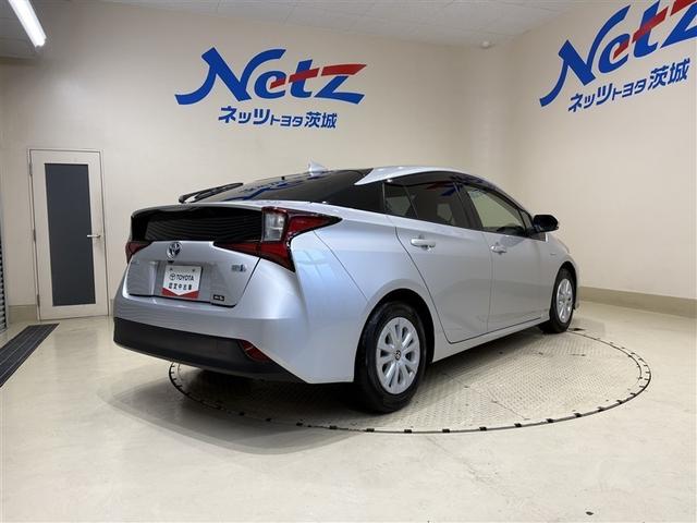 プリウス Ｓ　９型社外ナビ　フルセグＴＶ　ブルートゥース　ＤＶＤ再生　リヤカメラ　ＥＴＣ　スマートキー＆プッシュスタート　オートエアコン　クルーズコントロール　ＬＥＤライト　セーフティセンス　ロングラン保証（7枚目）