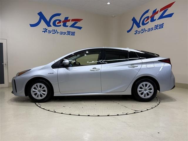 プリウス Ｓ　９型社外ナビ　フルセグＴＶ　ブルートゥース　ＤＶＤ再生　リヤカメラ　ＥＴＣ　スマートキー＆プッシュスタート　オートエアコン　クルーズコントロール　ＬＥＤライト　セーフティセンス　ロングラン保証（10枚目）