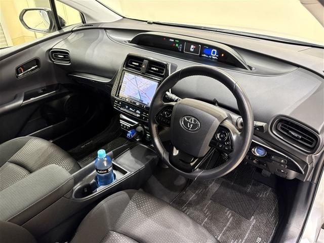 プリウス Ｓ　９型社外ナビ　フルセグＴＶ　ブルートゥース　ＤＶＤ再生　リヤカメラ　ＥＴＣ　スマートキー＆プッシュスタート　オートエアコン　クルーズコントロール　ＬＥＤライト　セーフティセンス　ロングラン保証（22枚目）