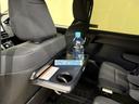 シートバックテーブルがあるので後席に乗る時にドリンクを置いたりできますね。