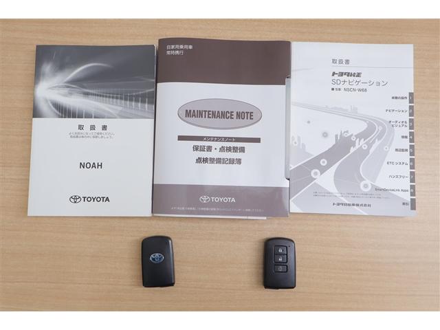 ノア ハイブリッドＸ　ワンセグ　メモリーナビ　ミュージックプレイヤー接続可　バックカメラ　衝突被害軽減システム　ＥＴＣ　電動スライドドア　ＬＥＤヘッドランプ　乗車定員７人　３列シート　記録簿（12枚目）