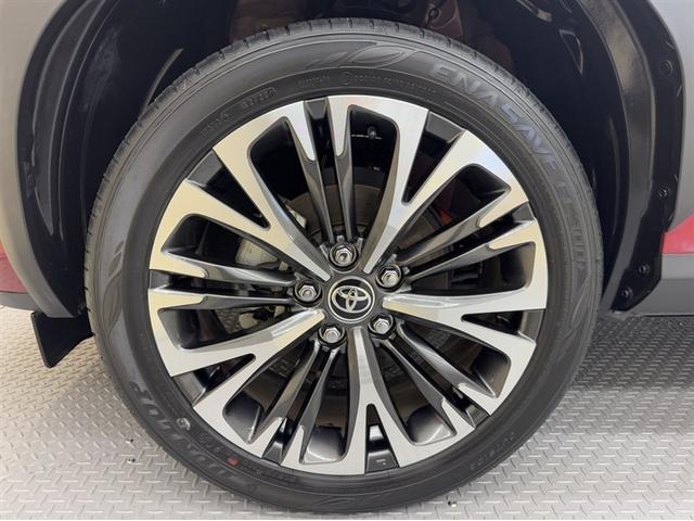 ヤリスクロス ハイブリッドＺ　４ＷＤ　衝突被害軽減ブレーキ　ペダル踏み間違い急発進抑制装置　電源コンセント　ディスプレイオーディオ　Ｂｌｕｅｔｏｏｔｈ　ＬＥＤ　全周囲カメラ　シートヒーター　クルーズコントロール　純正アルミ（13枚目）