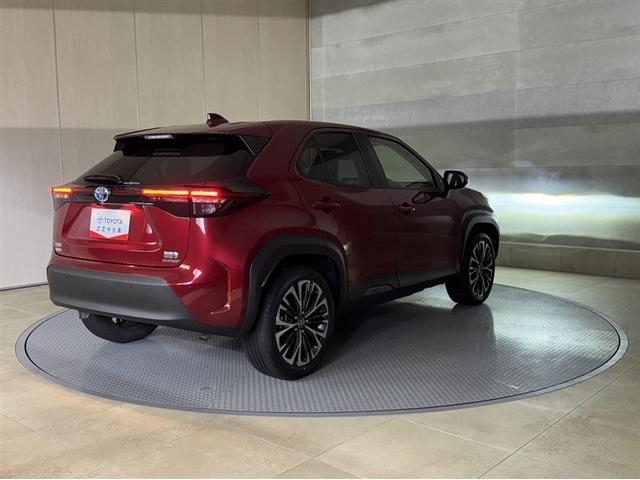 ヤリスクロス ハイブリッドＺ　４ＷＤ　衝突被害軽減ブレーキ　ペダル踏み間違い急発進抑制装置　電源コンセント　ディスプレイオーディオ　Ｂｌｕｅｔｏｏｔｈ　ＬＥＤ　全周囲カメラ　シートヒーター　クルーズコントロール　純正アルミ（14枚目）