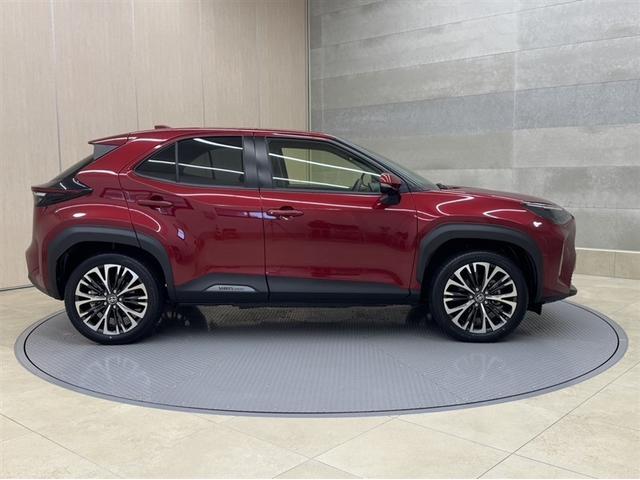 ヤリスクロス ハイブリッドＺ　４ＷＤ　衝突被害軽減ブレーキ　ペダル踏み間違い急発進抑制装置　電源コンセント　ディスプレイオーディオ　Ｂｌｕｅｔｏｏｔｈ　ＬＥＤ　全周囲カメラ　シートヒーター　クルーズコントロール　純正アルミ（16枚目）