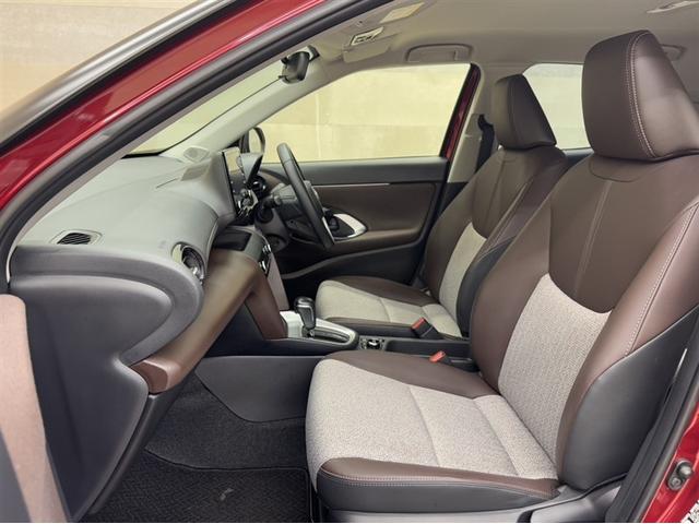 ヤリスクロス ハイブリッドＺ　４ＷＤ　衝突被害軽減ブレーキ　ペダル踏み間違い急発進抑制装置　電源コンセント　ディスプレイオーディオ　Ｂｌｕｅｔｏｏｔｈ　ＬＥＤ　全周囲カメラ　シートヒーター　クルーズコントロール　純正アルミ（19枚目）