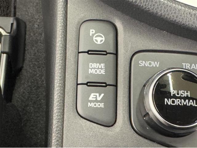 ヤリスクロス ハイブリッドＺ　４ＷＤ　衝突被害軽減ブレーキ　ペダル踏み間違い急発進抑制装置　電源コンセント　ディスプレイオーディオ　Ｂｌｕｅｔｏｏｔｈ　ＬＥＤ　全周囲カメラ　シートヒーター　クルーズコントロール　純正アルミ（24枚目）