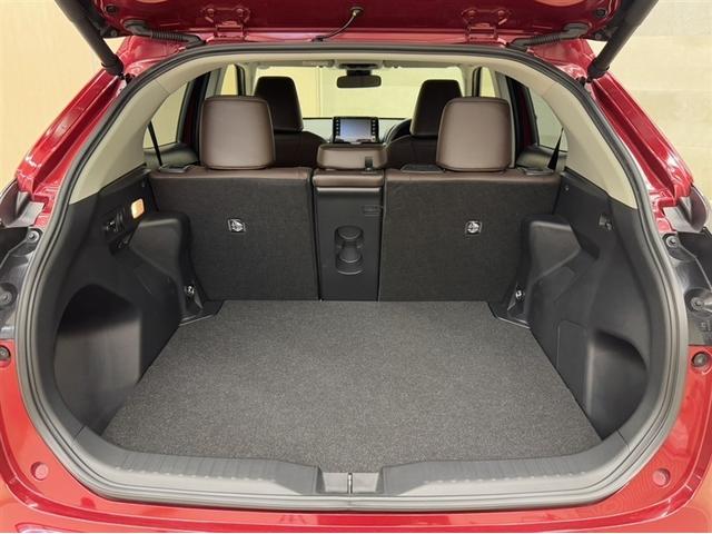 ヤリスクロス ハイブリッドＺ　４ＷＤ　衝突被害軽減ブレーキ　ペダル踏み間違い急発進抑制装置　電源コンセント　ディスプレイオーディオ　Ｂｌｕｅｔｏｏｔｈ　ＬＥＤ　全周囲カメラ　シートヒーター　クルーズコントロール　純正アルミ（30枚目）