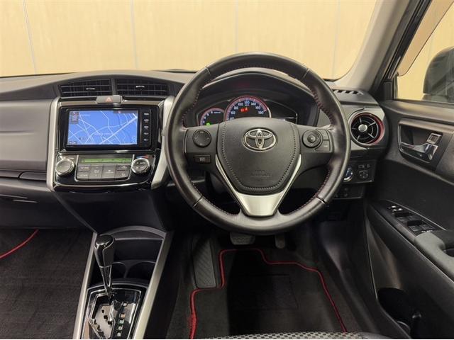 カローラフィールダー ハイブリッドG プラスレッド 衝突被害軽減ブレーキ ナビ フルセグ Bluetooth ETC LED ワンオーナー スマートキー オートエアコン 先進ライト 車線逸脱警報 デュアル・サイドエアバック CD/DVD再生(6枚目)