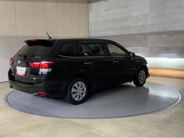 カローラフィールダー ハイブリッドG プラスレッド 衝突被害軽減ブレーキ ナビ フルセグ Bluetooth ETC LED ワンオーナー スマートキー オートエアコン 先進ライト 車線逸脱警報 デュアル・サイドエアバック CD/DVD再生(11枚目)